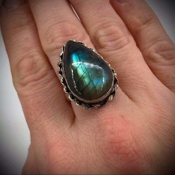 Teardrop Shaped Labradorite Ring - Picture 1 of 7